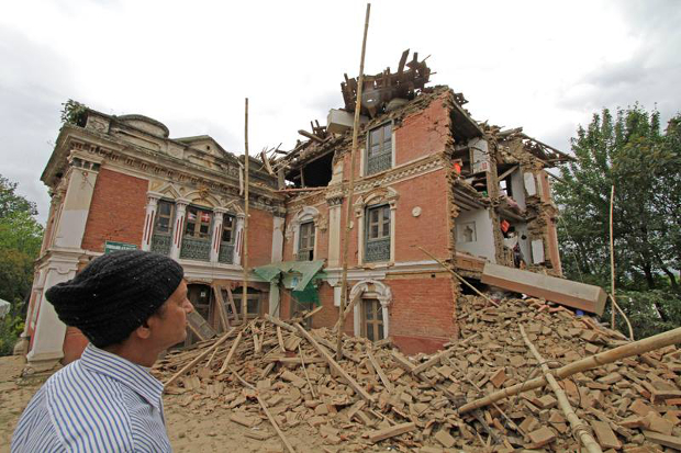Jordskælvet den 25. april lagde Søbogaards økologiske farm i Nepal i ruiner.